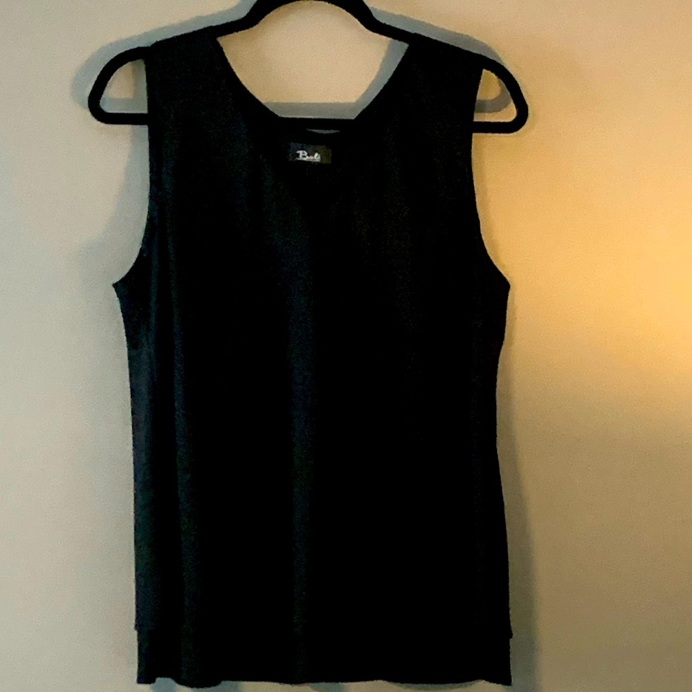 🌸EUC Bali double layered black Vneck, front pleat sleeveless blouse. Med.